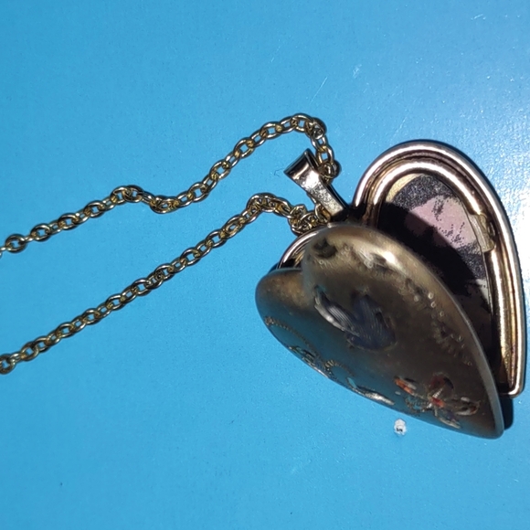 Gold Vintage Locket Photo Pendant w/ Floral Dove Motif - Picture 9 of 13